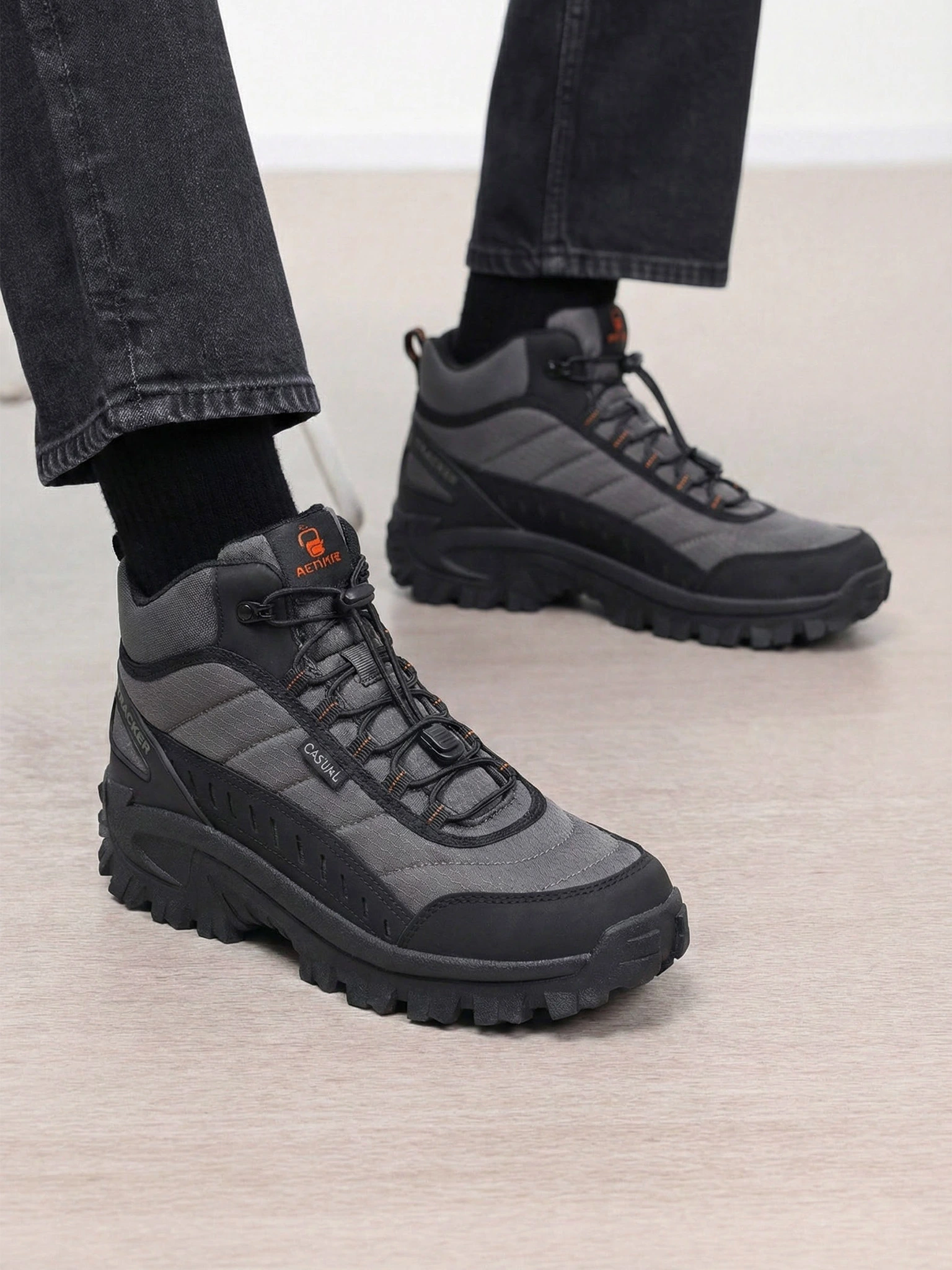 Кроссовки серого цвета текстильные на рельефной подошве